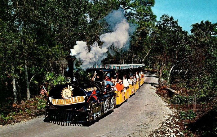 Floridaland - Vintage Postcard